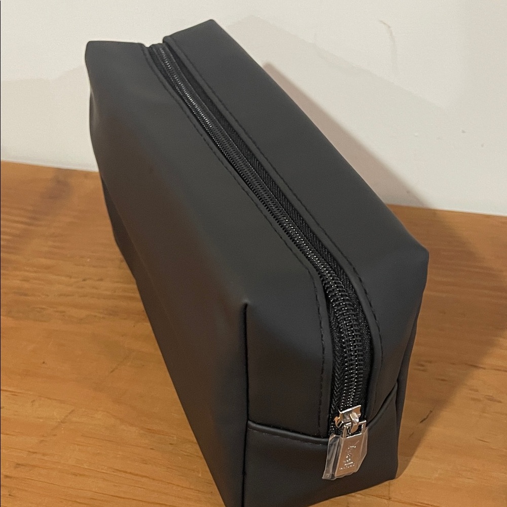 🍉 YSL MYSLF ABSOLUTE Black Toiletry Bag with Silver MYSLF Logo - Picture 7 of 16